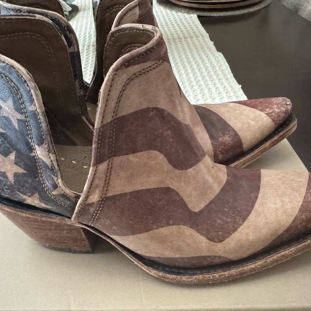 Ariat brand Women's Dixon Patriotic Western Ankle Boots